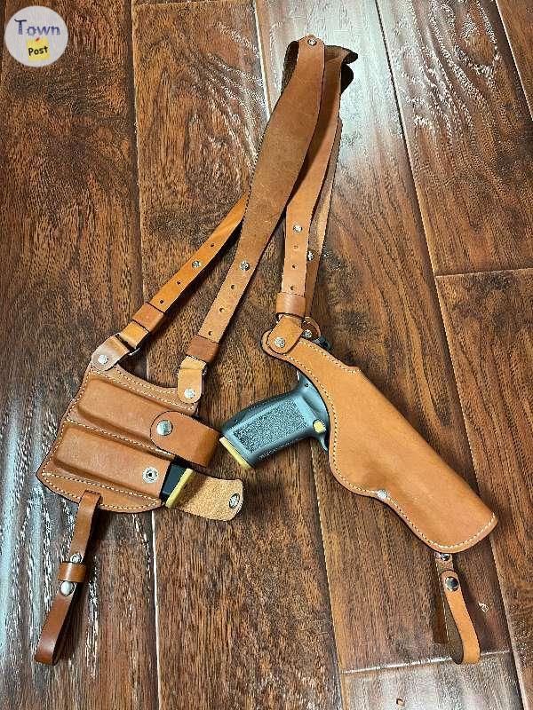 Photo of Glock  shoulder holster