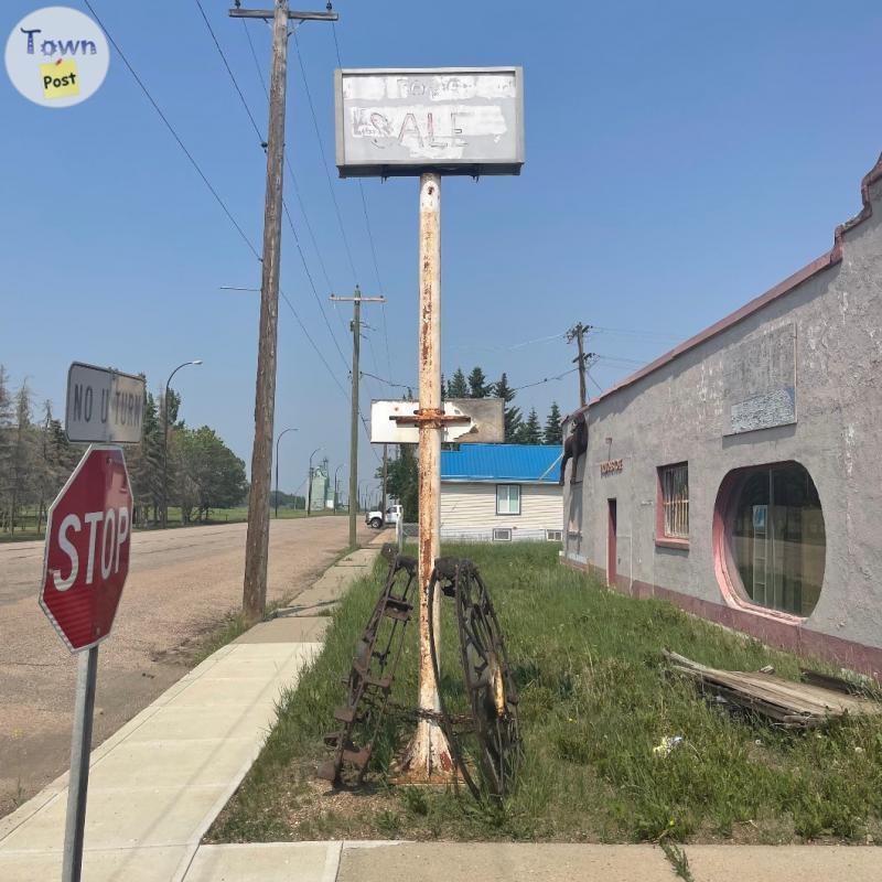 Photo of Advertising signage pole located in Willingdon 