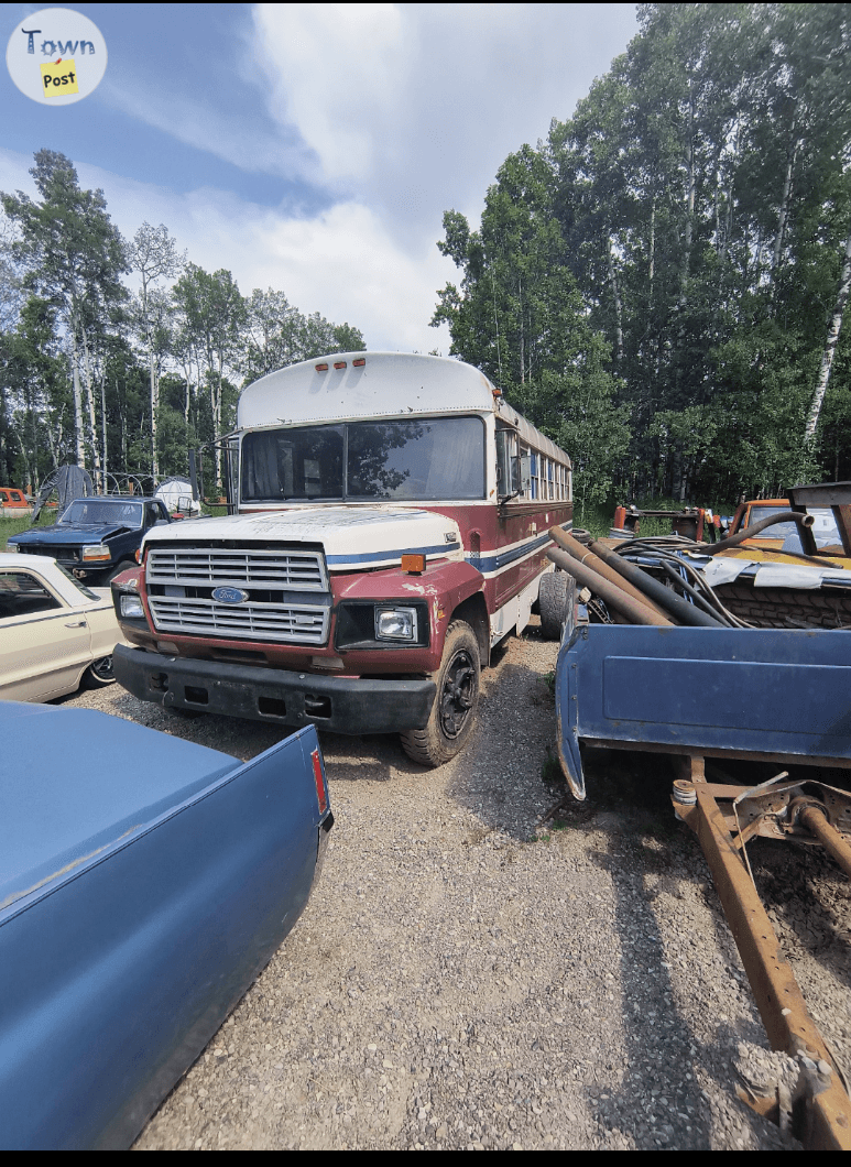 Photo of 1985 b600 bus