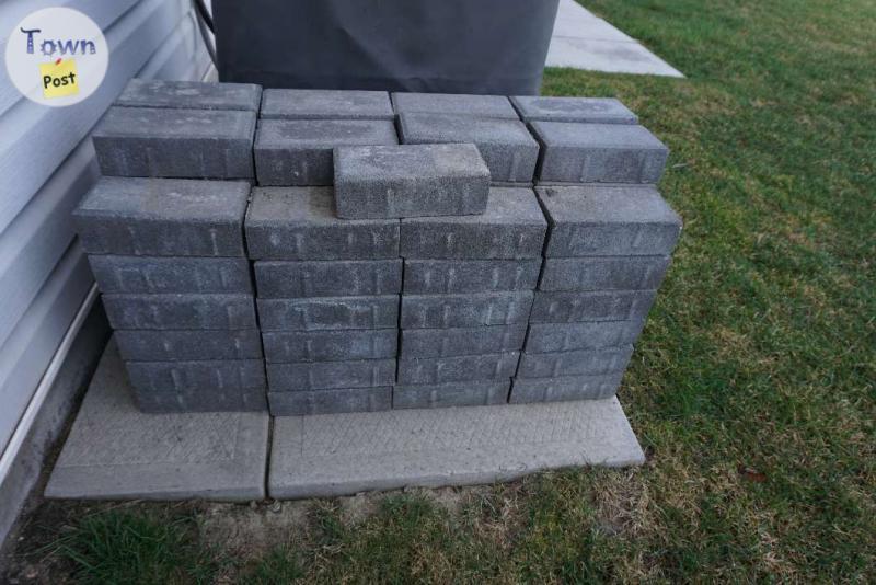 Photo of Paving blocks and edging blocks