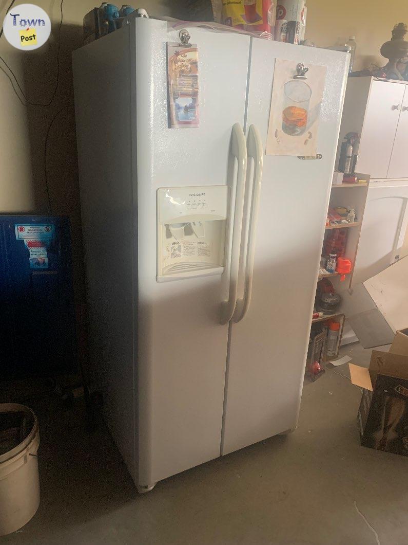 Photo of Side-by-side refrigerator 23 ft.³ with water dispenser and ice dispenser