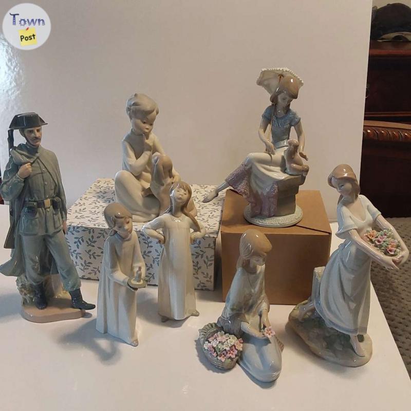 Photo of 7 Lladro figures, collector's museum, privilege society pieces and more