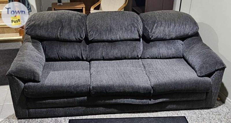 Photo of COUCH/CHESTERFIELD 